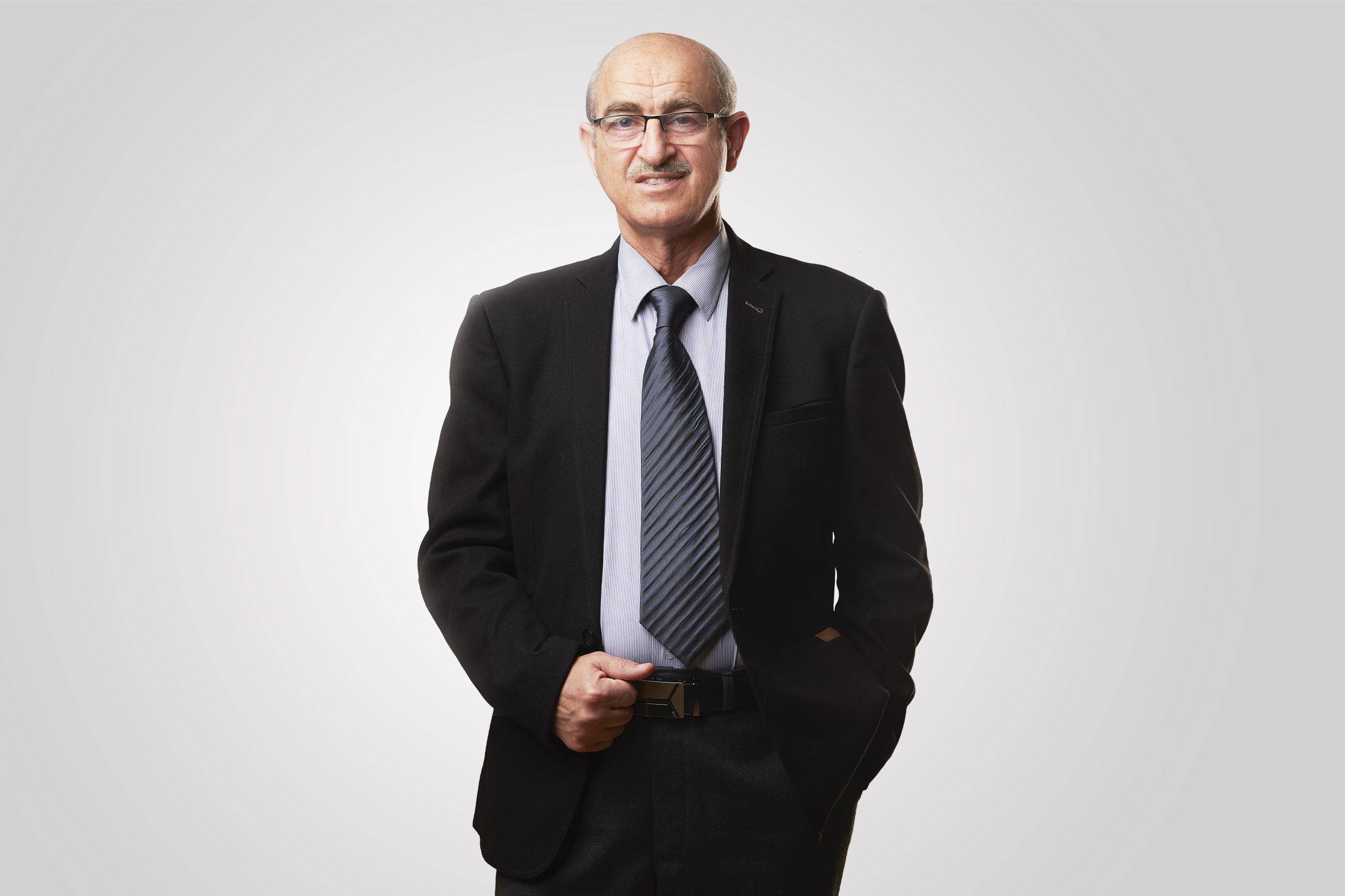 الدكتور ناصر لقموش